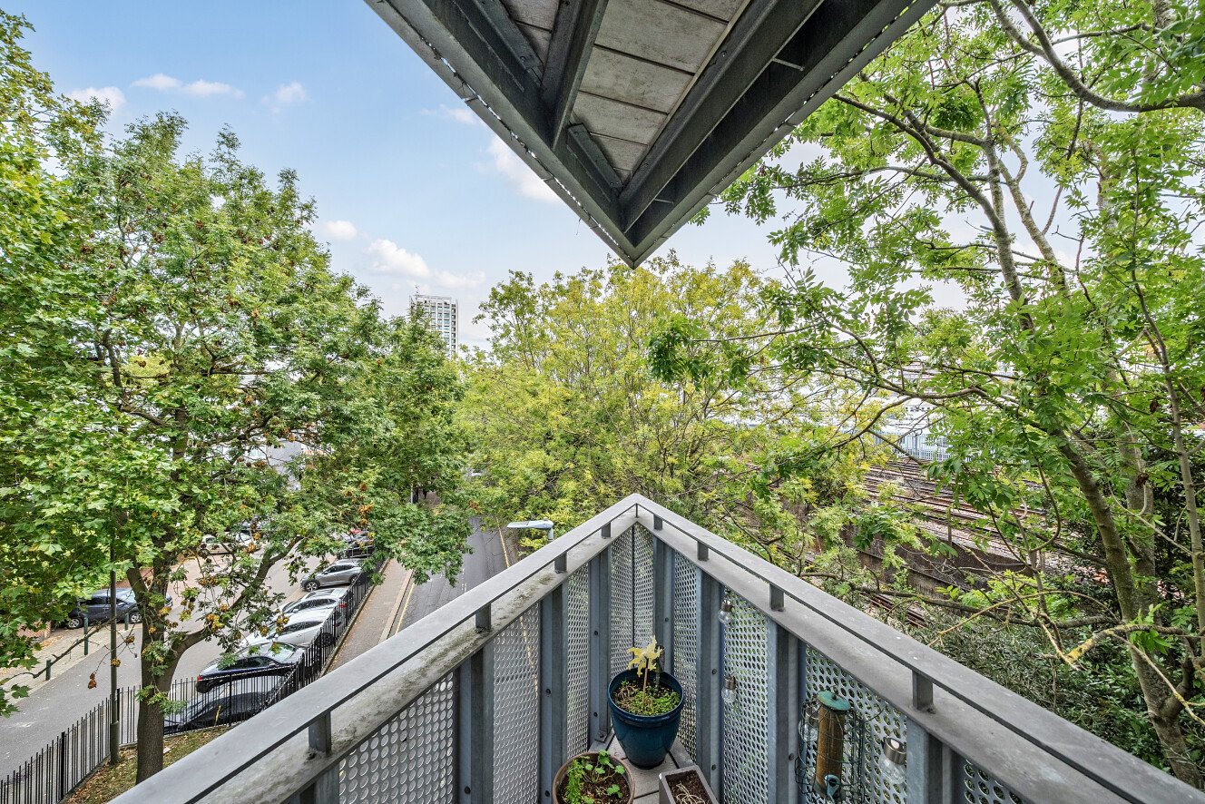 Plough Road, London, SW11