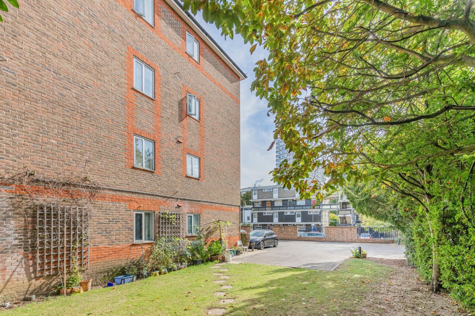 Bolingbroke Walk, Battersea, London, SW11