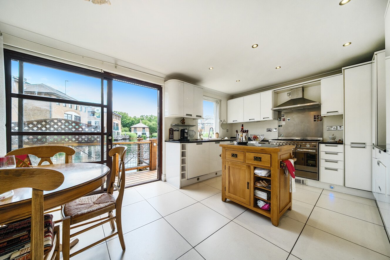 Plover Way, London, SE16