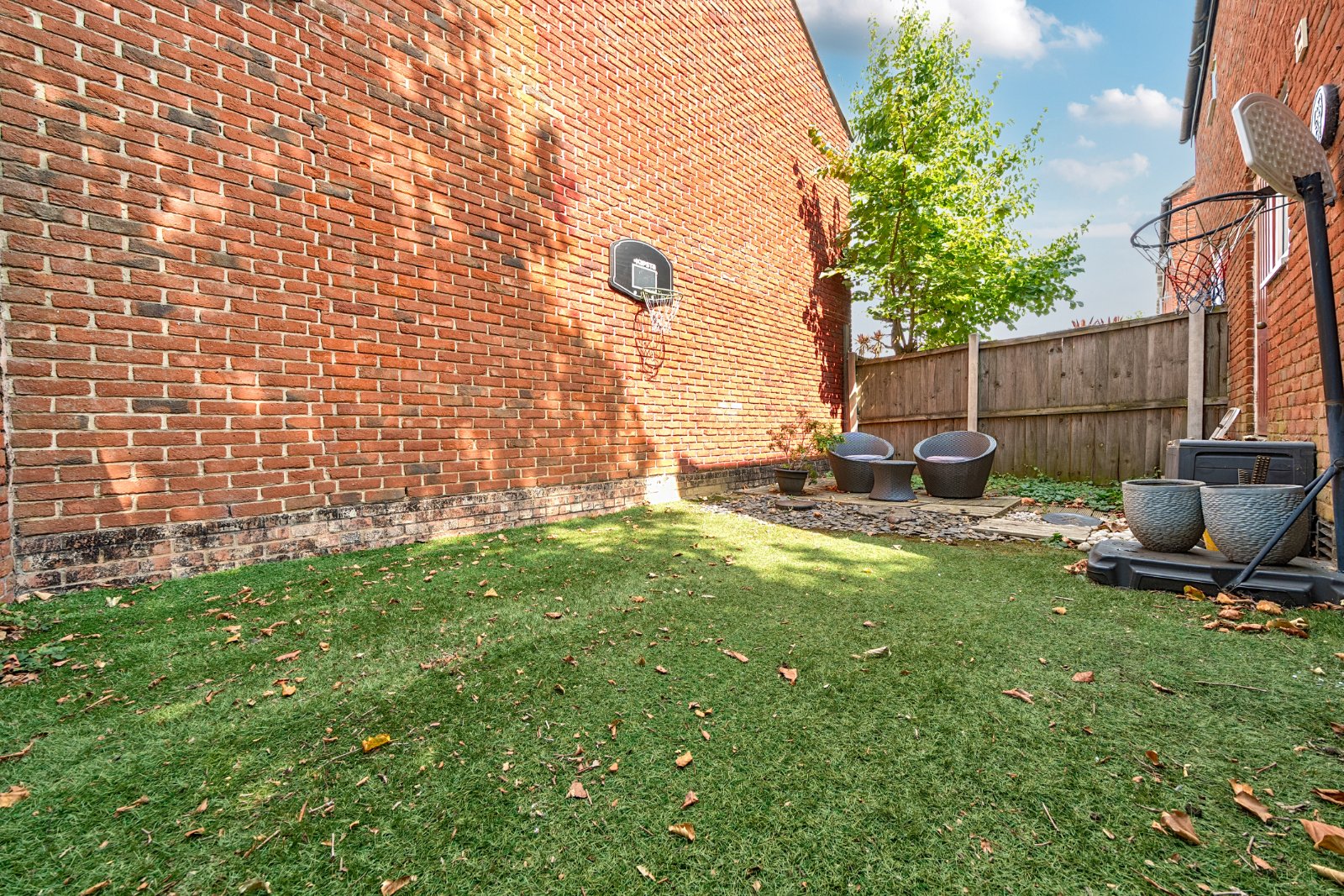 Globe Pond Road, London, SE16