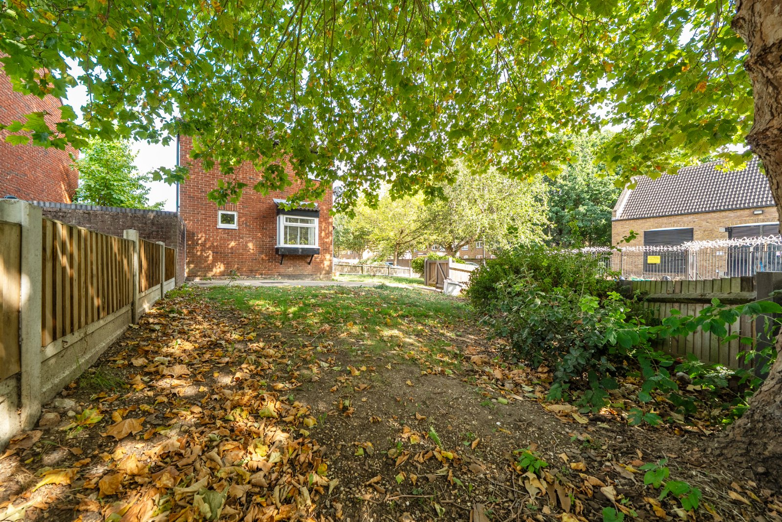 Globe Pond Road, London, SE16