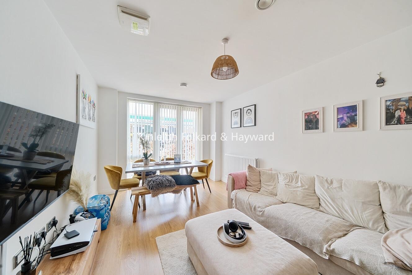 Quayle Crescent, Whetstone, London, N20