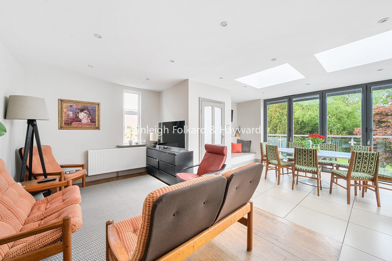 Westbury Road, London, N12