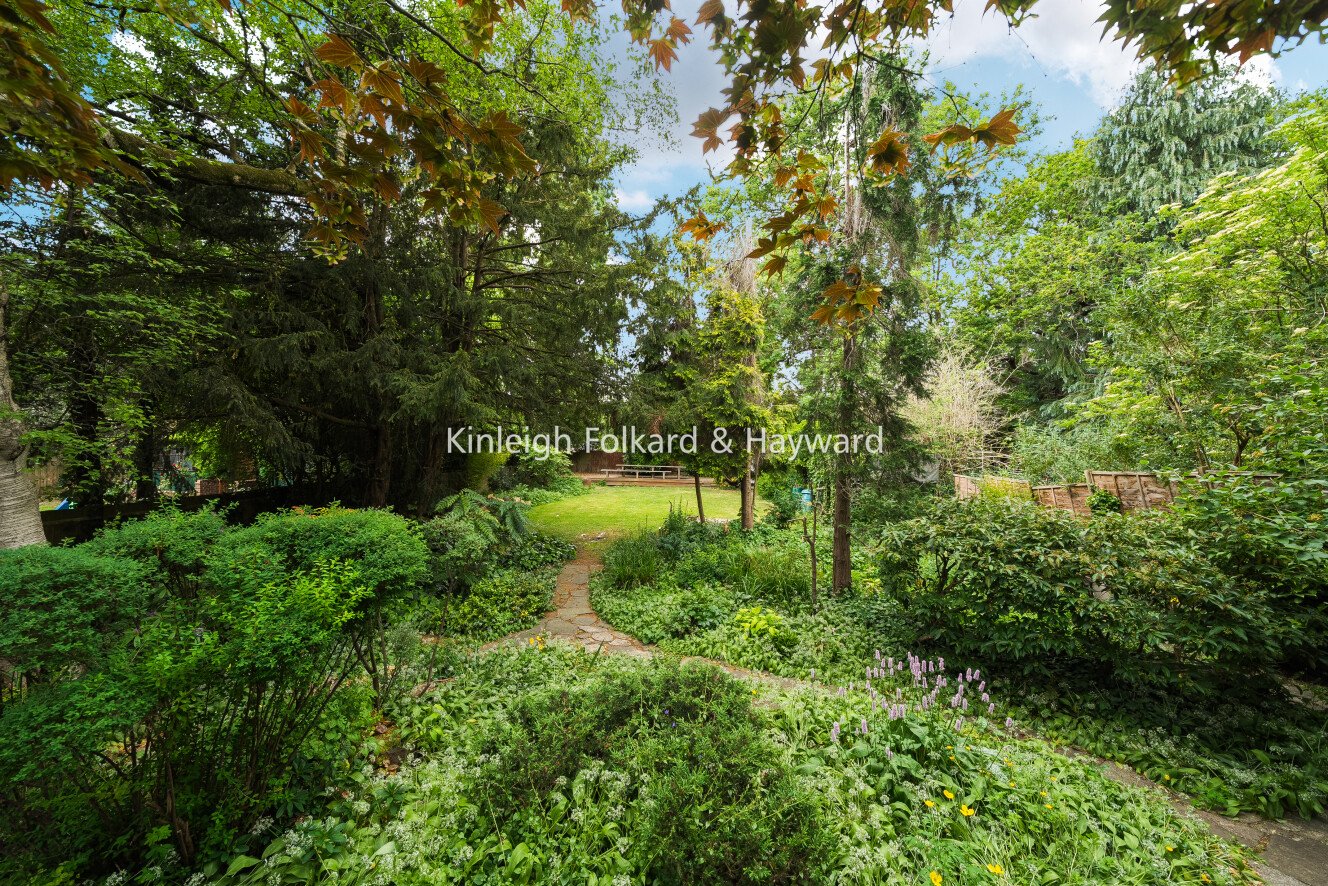 Westbury Road, London, N12
