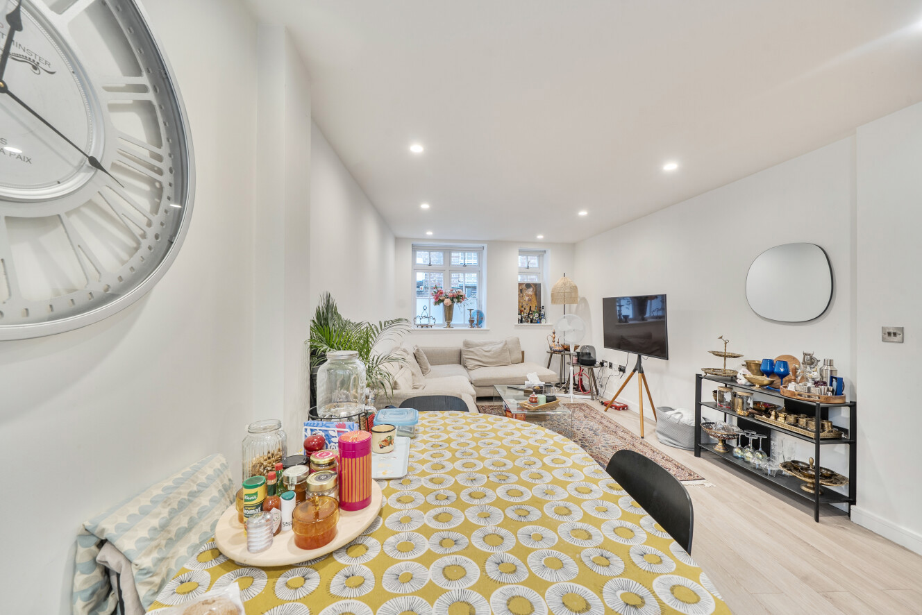 Cornwall Avenue, London, N3 - Kinleigh Folkard & Hayward