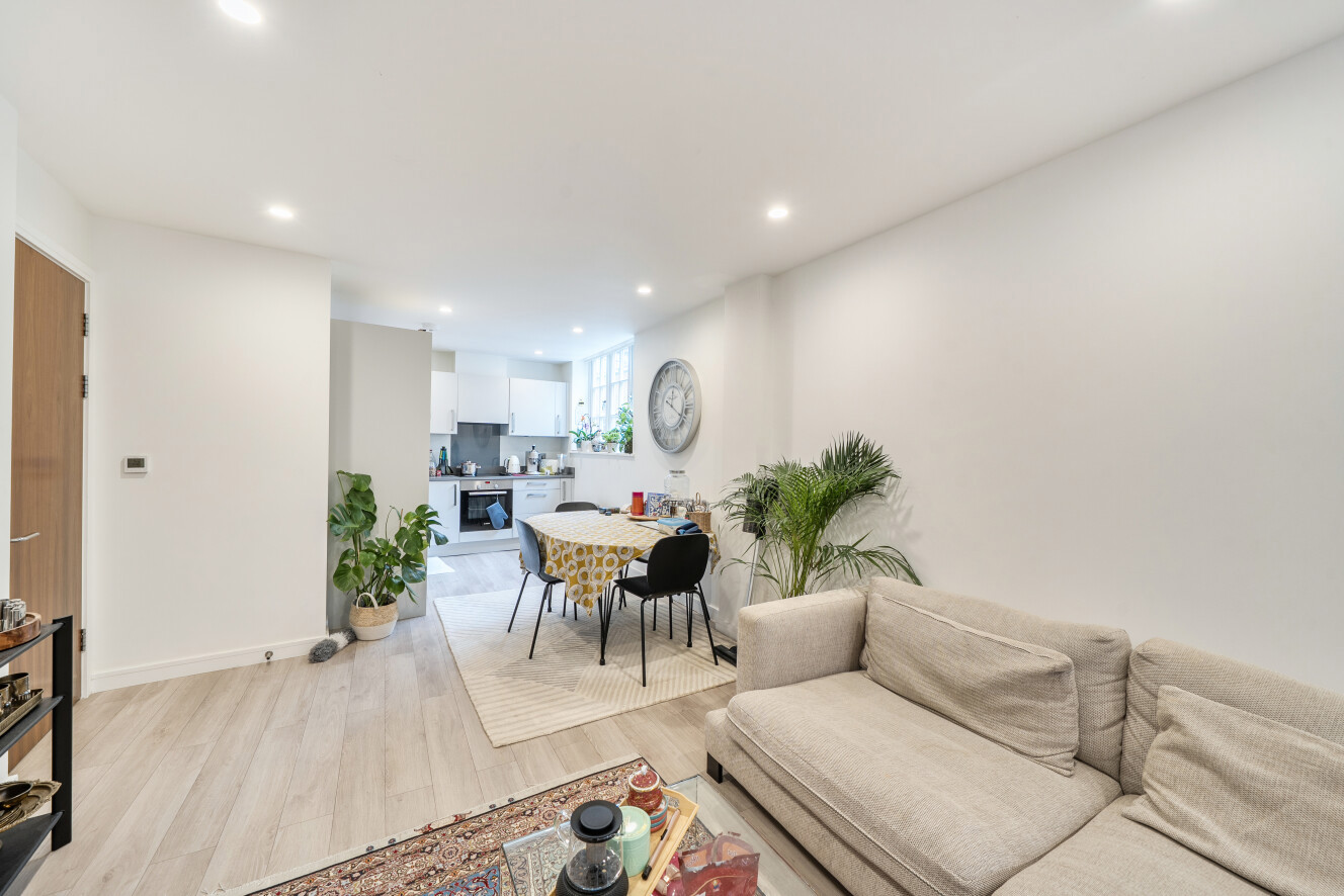 Cornwall Avenue, London, N3 - Kinleigh Folkard & Hayward