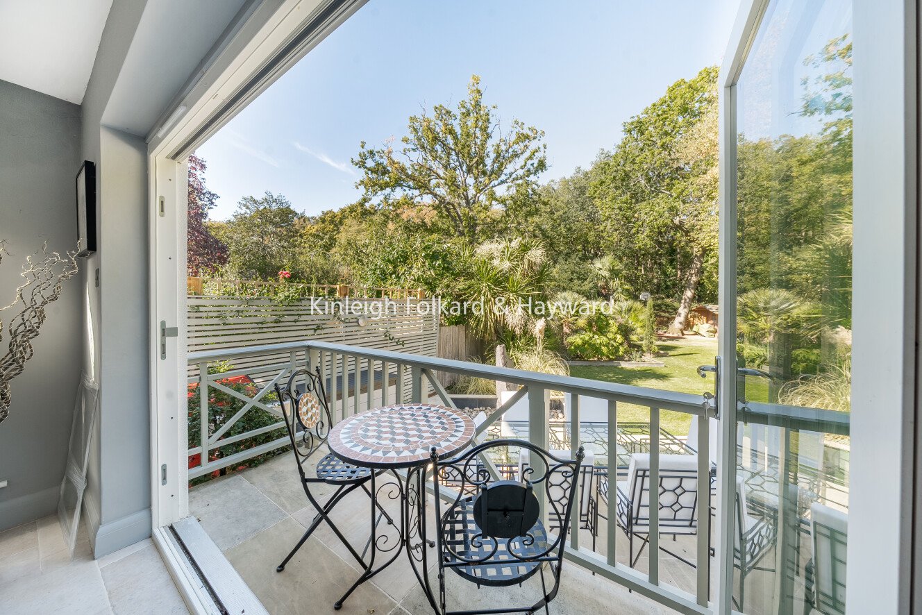 Creighton Avenue, London, N2