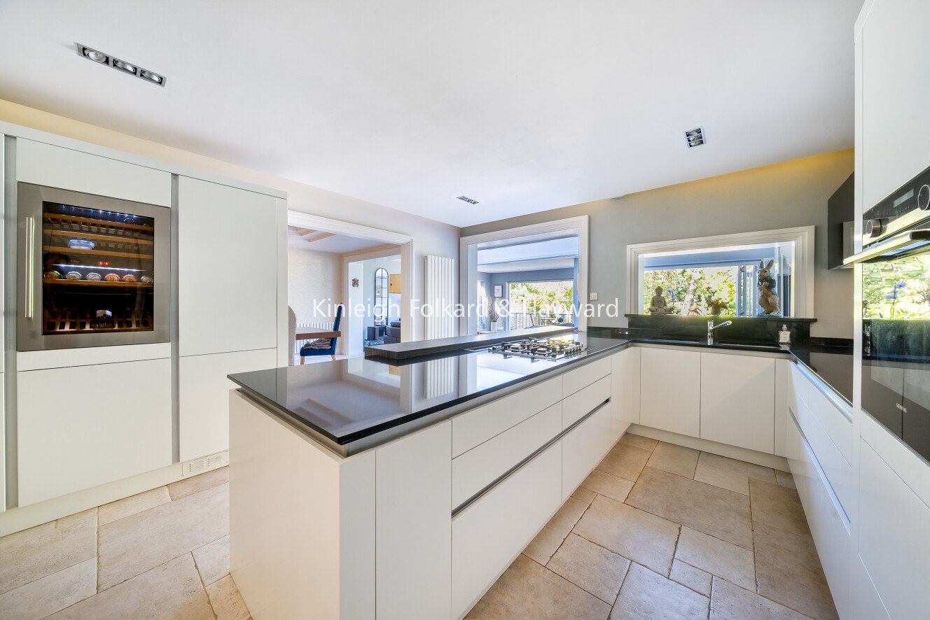 Creighton Avenue, London, N2