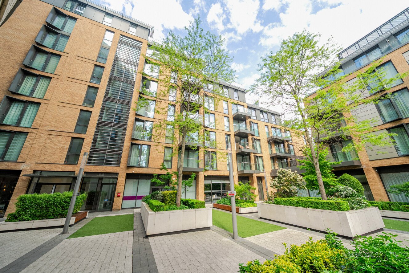 Plaza Gardens, Putney, London, SW15