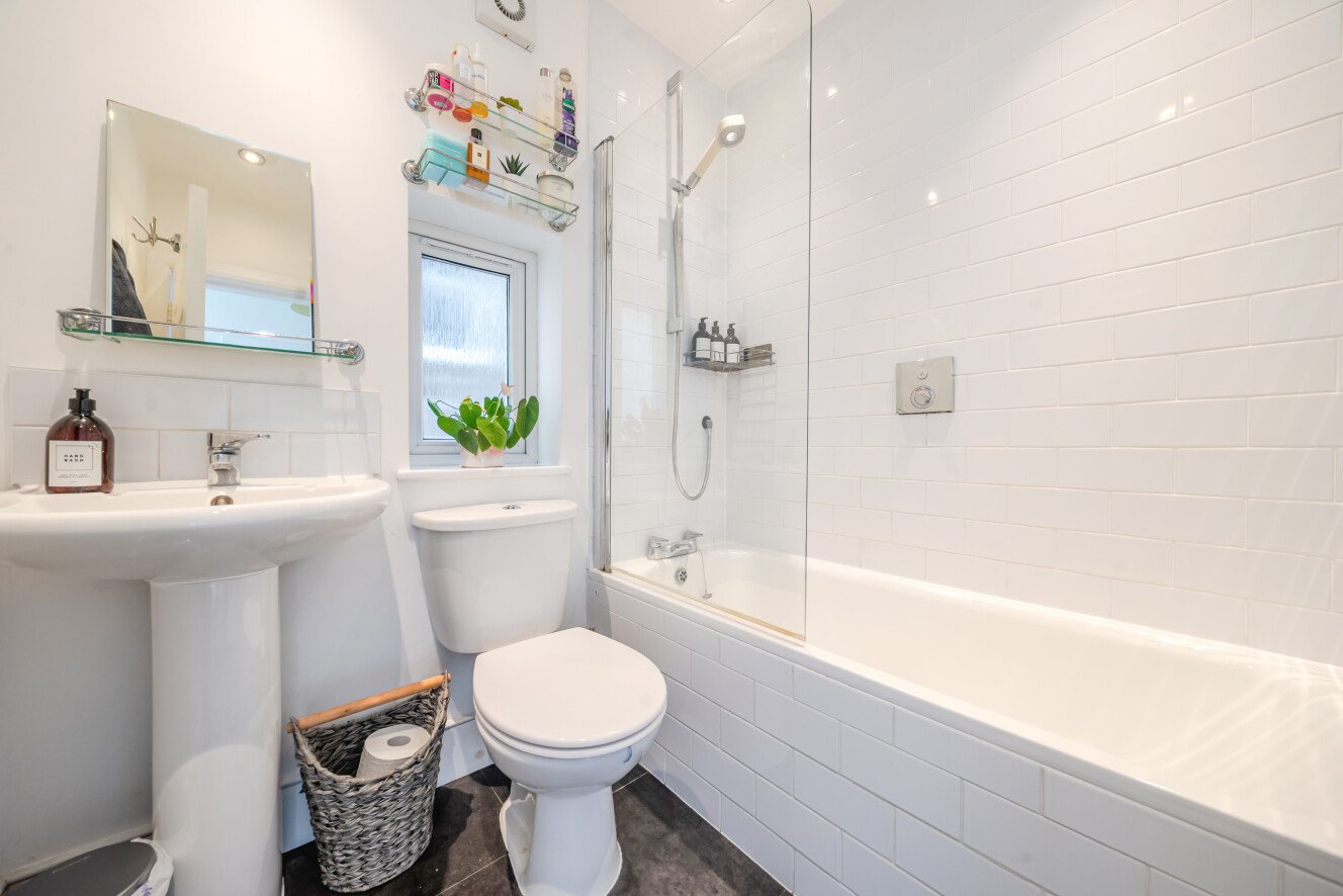 Mitcham Lane, London, SW16