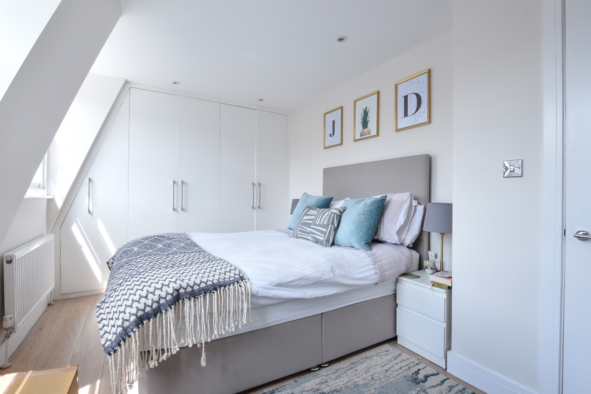 Town Hall Road, London, SW11