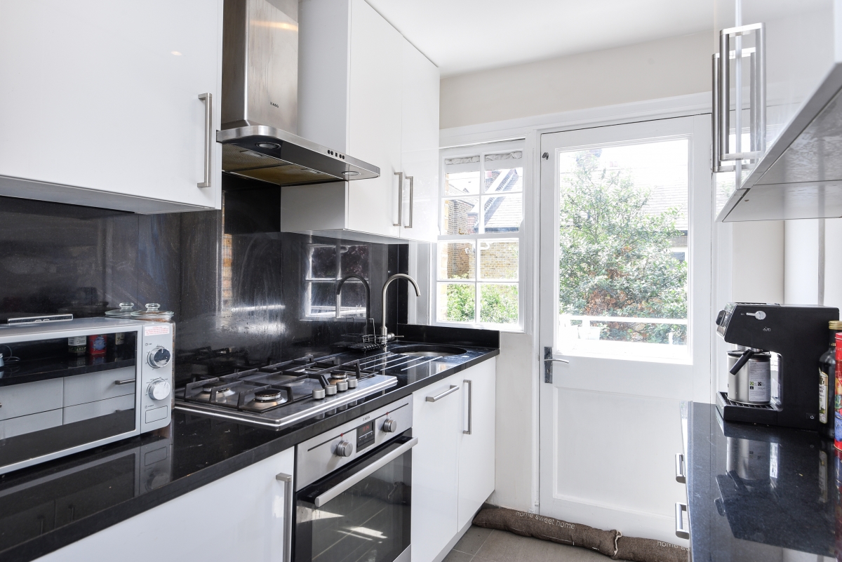 Town Hall Road, London, SW11