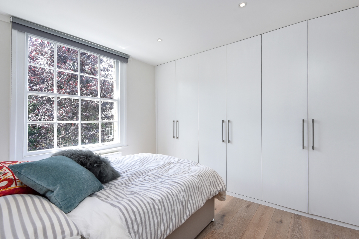 Town Hall Road, London, SW11