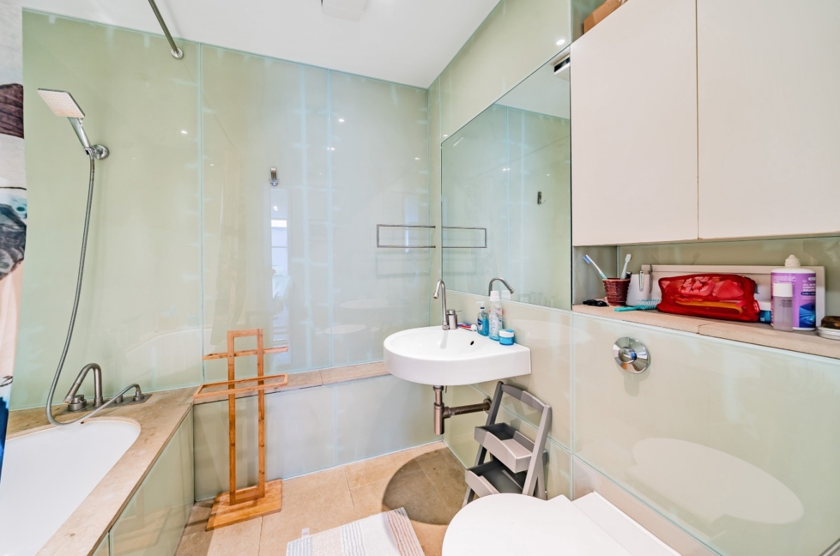 Pear Tree Street, London, EC1V