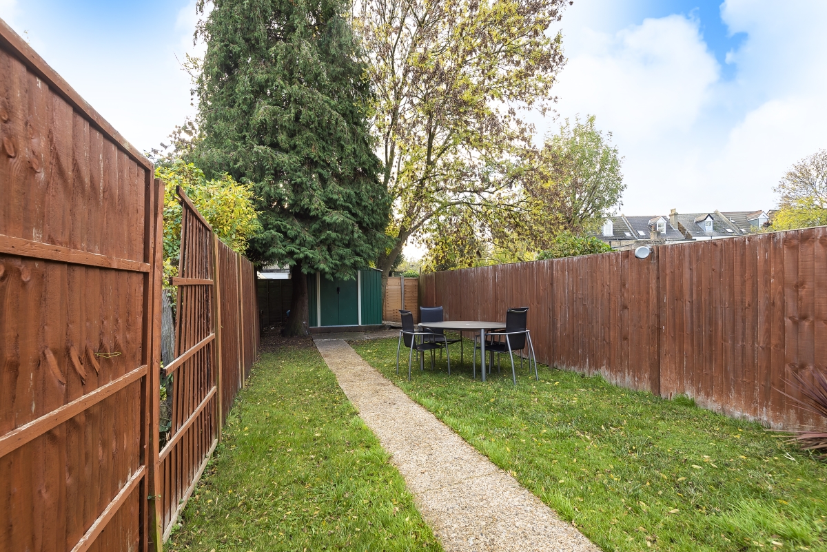 Holmesdale Close, London, SE25