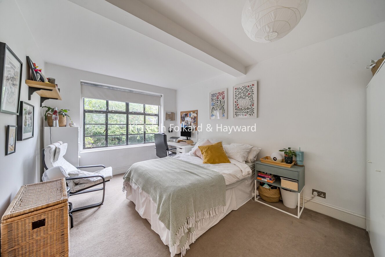 Colney Hatch Lane, Muswell Hill, London, N10