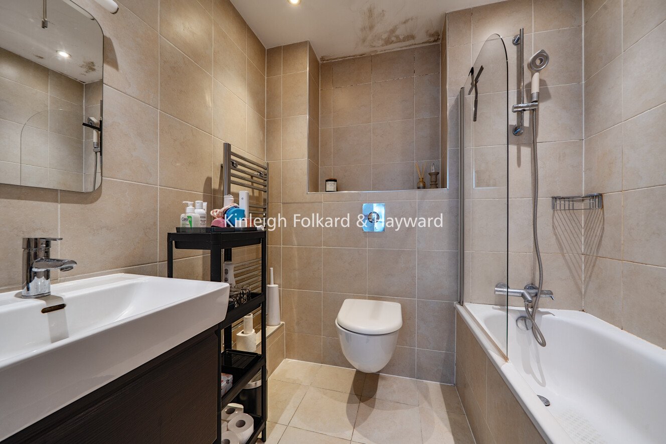 Green Lanes, Palmers Green, London, N13