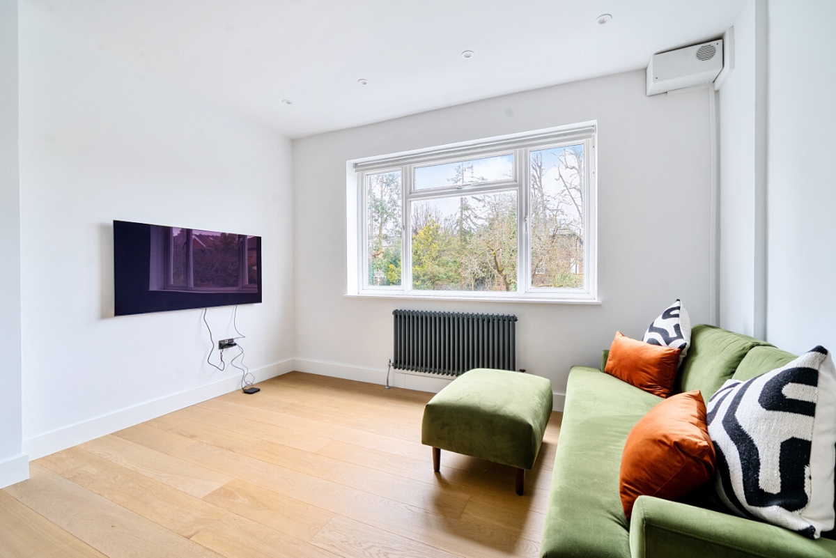 Creighton Avenue, London, N10