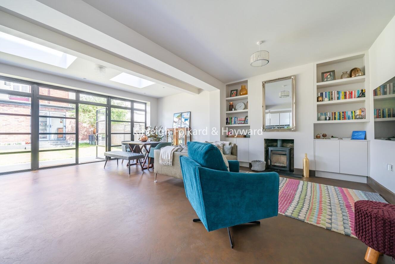 Oak Way, Southgate, London, N14