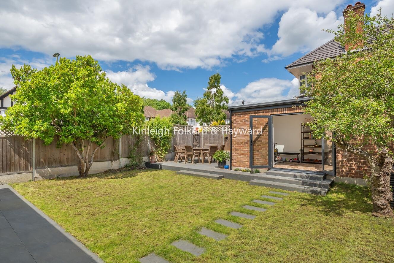 Oak Way, Southgate, London, N14