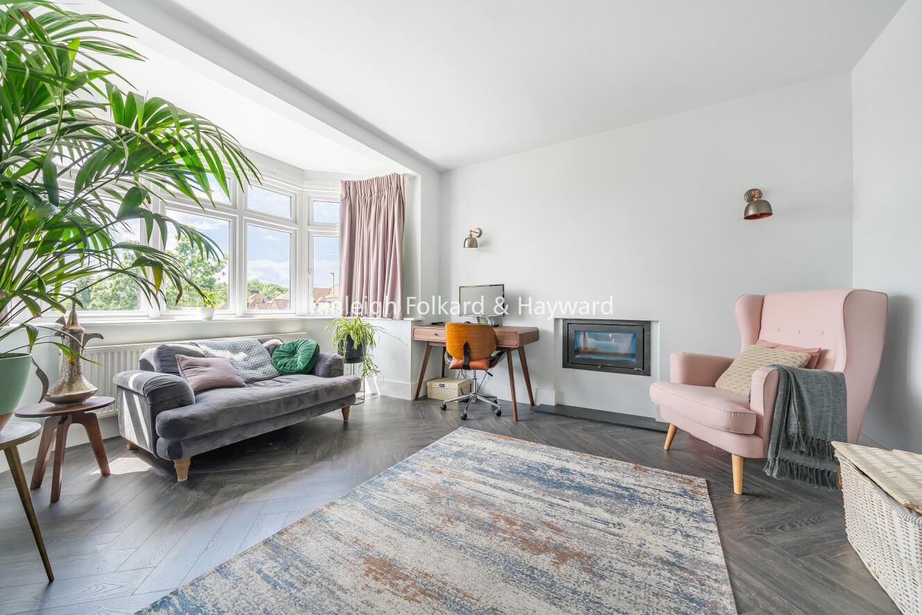 Oak Way, Southgate, London, N14