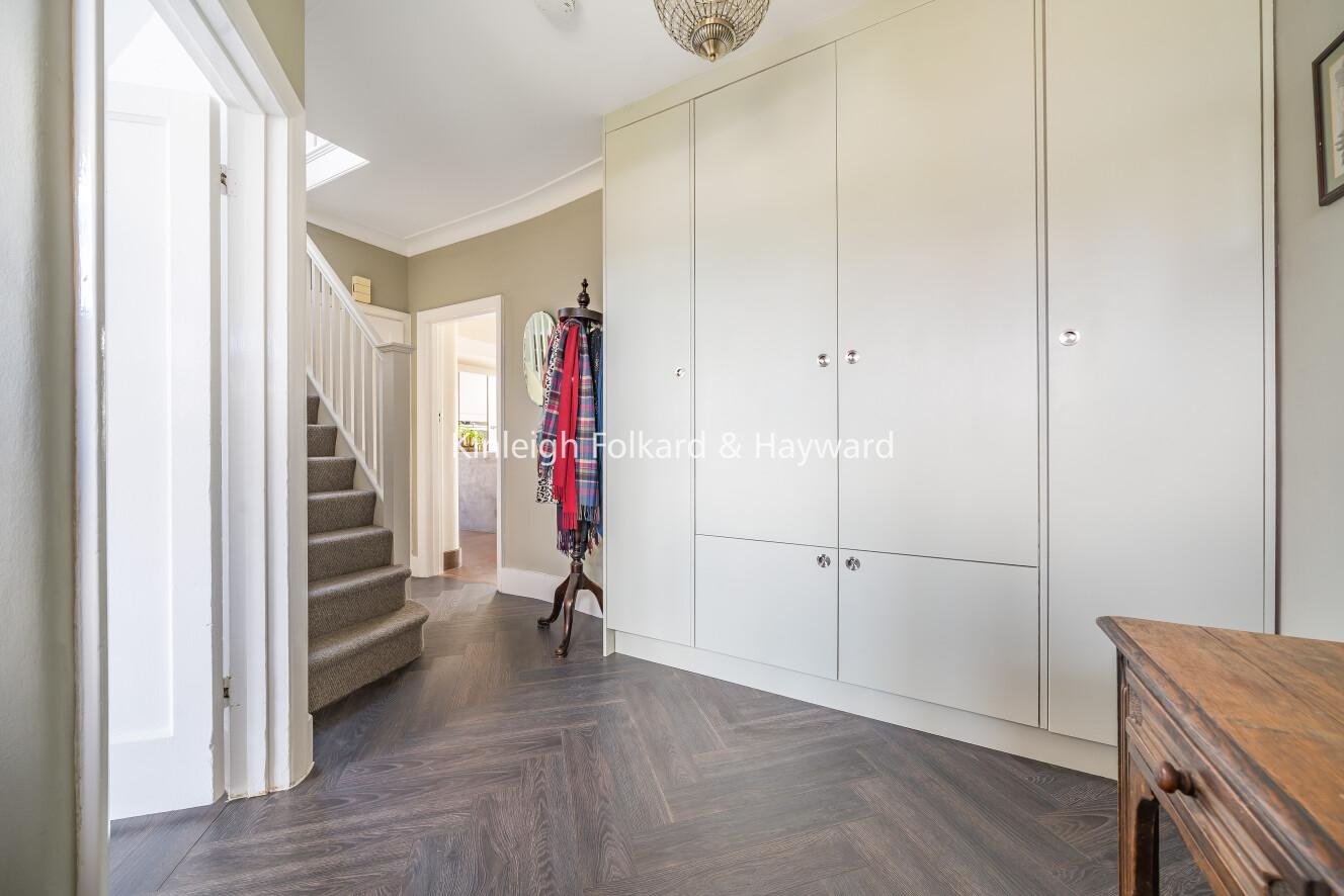 Oak Way, Southgate, London, N14