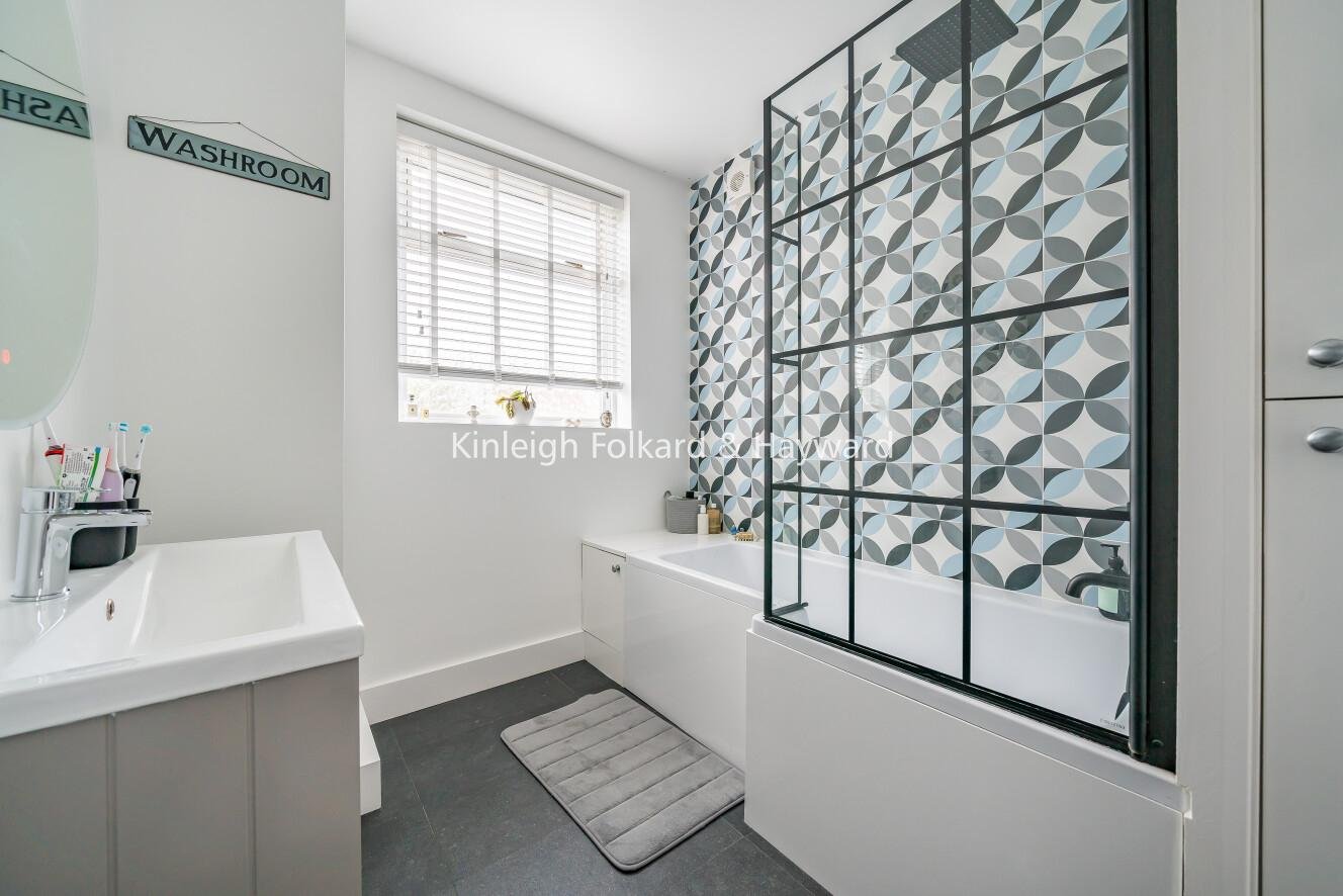 Oak Way, Southgate, London, N14