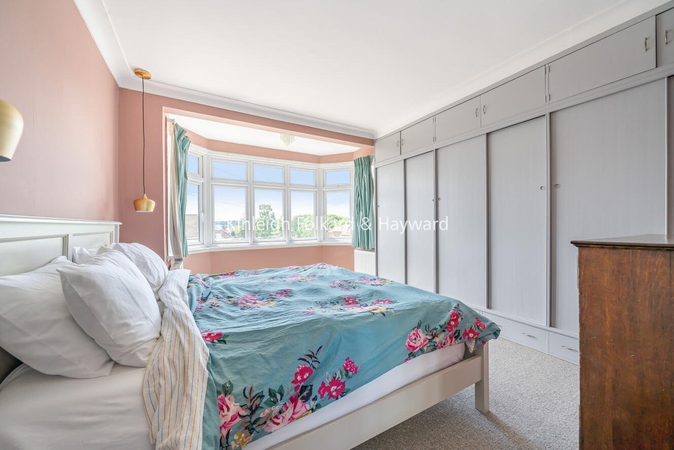 Oak Way, Southgate, London, N14