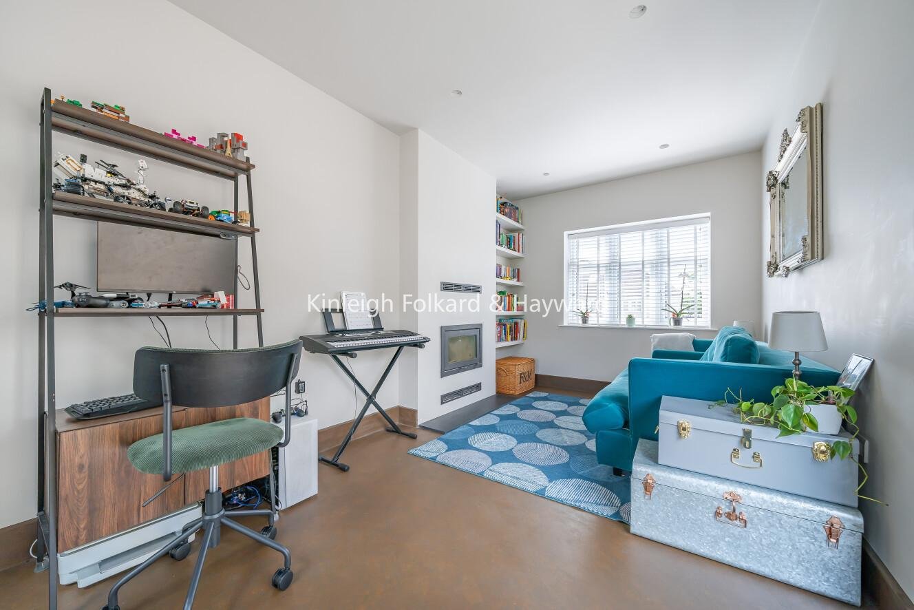 Oak Way, Southgate, London, N14