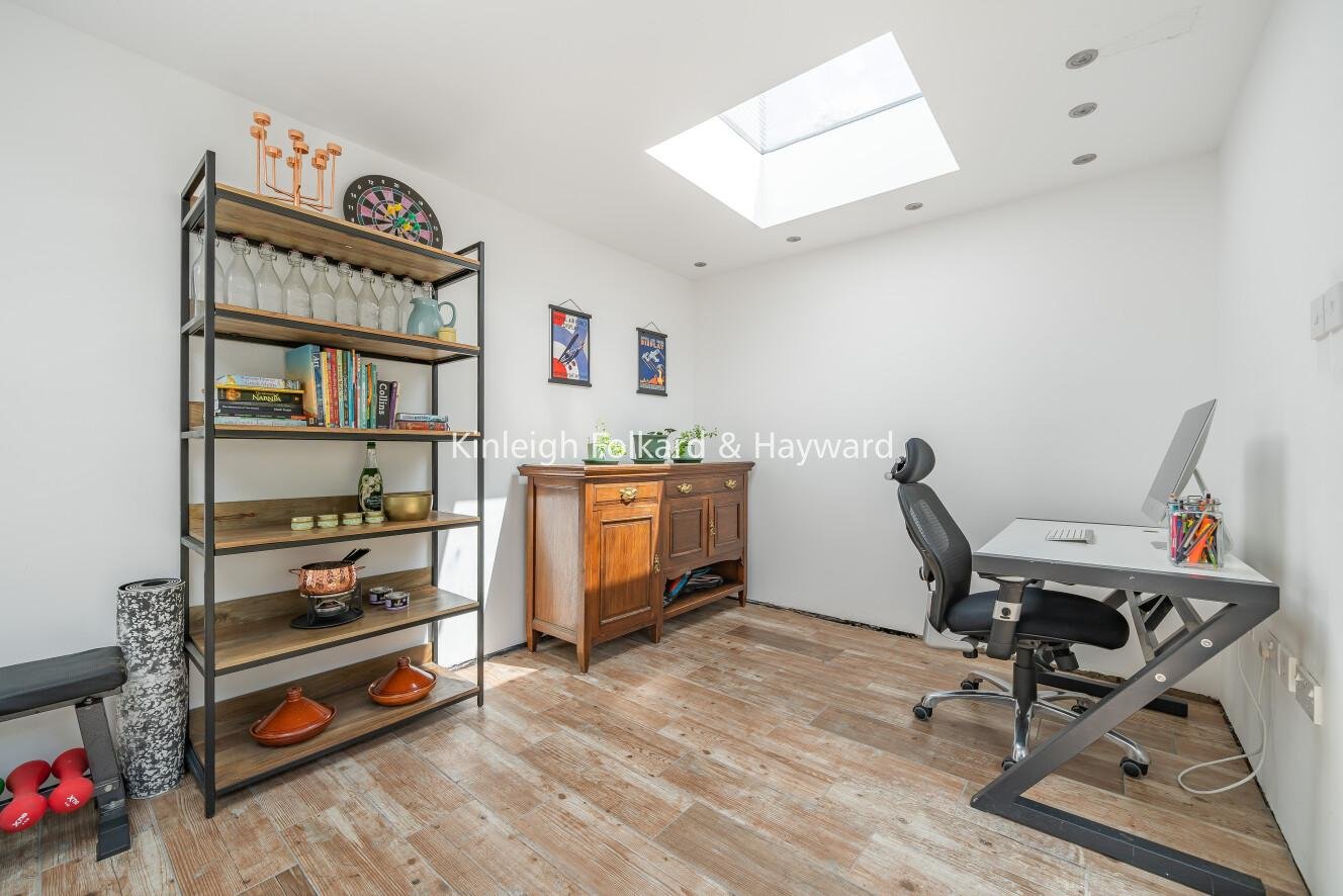 Oak Way, Southgate, London, N14