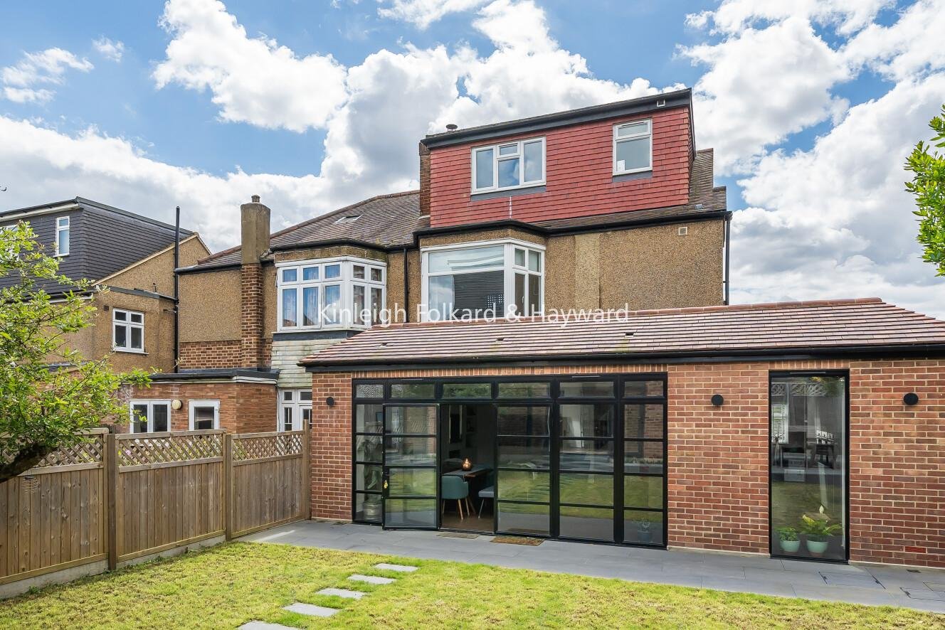 Oak Way, Southgate, London, N14