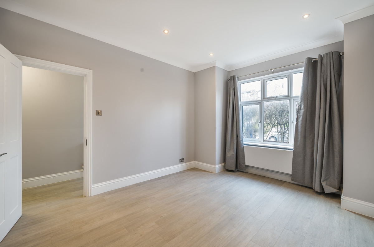 Ambleside Gardens, London, SW16