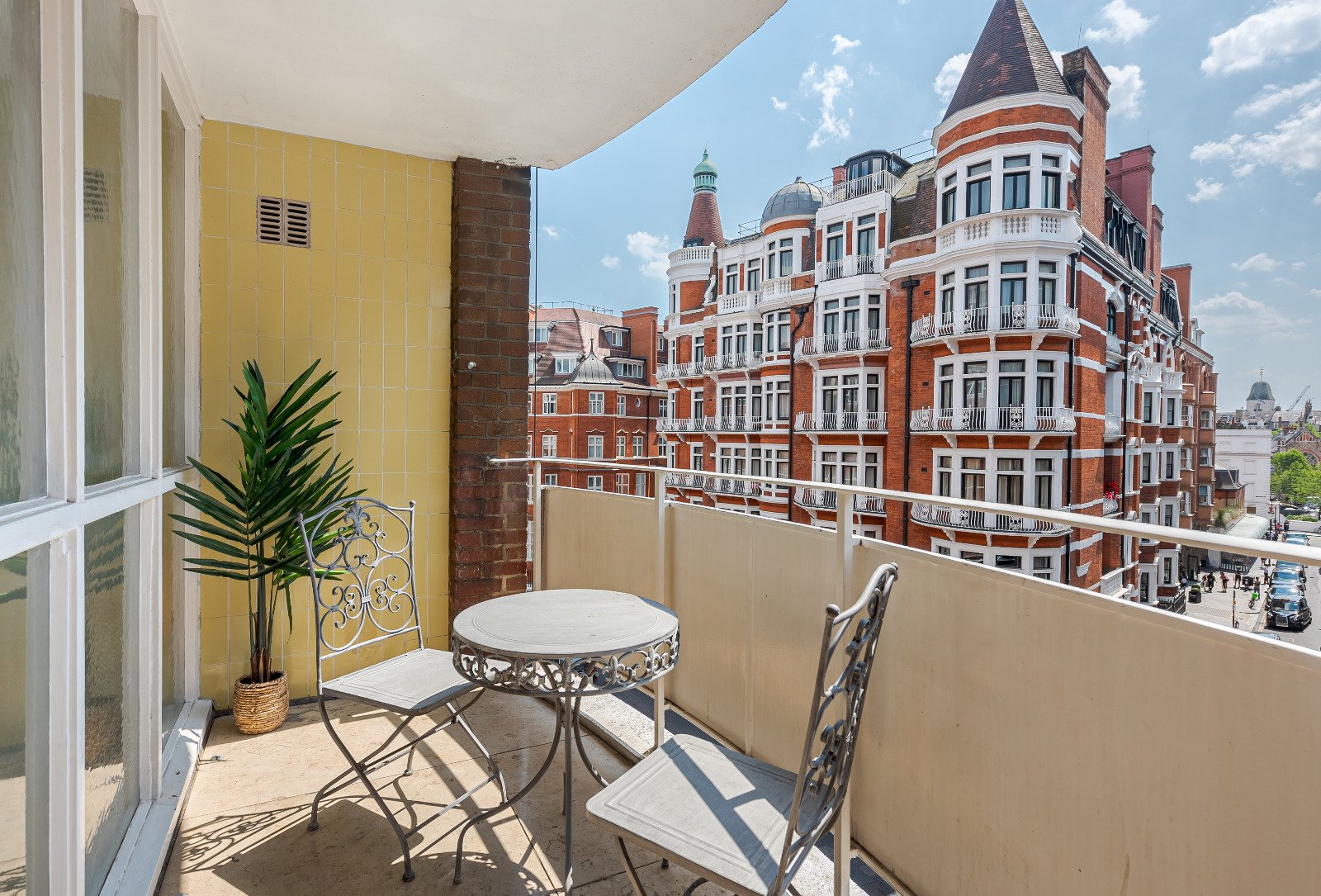 Hans Crescent, Kensington and Chelsea, London, SW1X